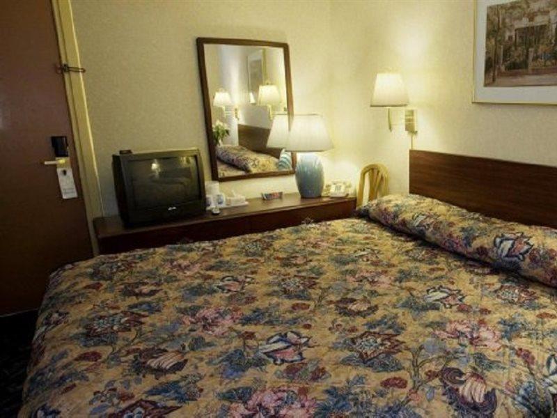 Americas Best Value Inn Dearborn Eksteriør bilde